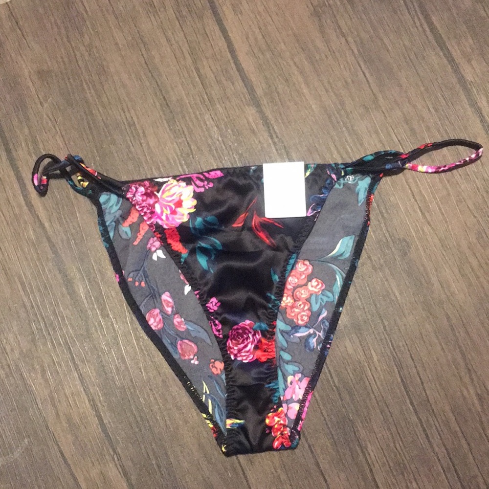 Auden cheeky pantie Multi colored satin.
